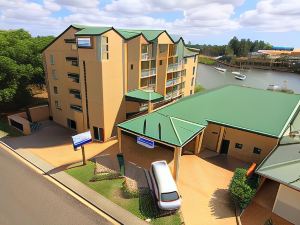 Burnett Riverside Hotel