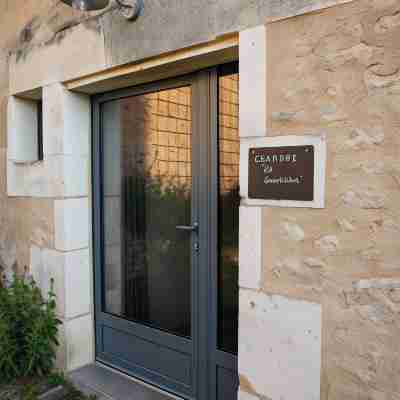 Écurie Domaine de Chantemerle:location de chambres d'hôtes, séminaire avec chevaux, proche N10 en Charente, Angoulême Hotel Exterior