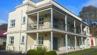 Lantern Court Motel Hotels in 