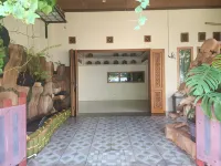 Tumungkul Modern Javanese Jogja فنادق في Pleret