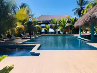 Sambo Mambo Beach Hotel - Beach