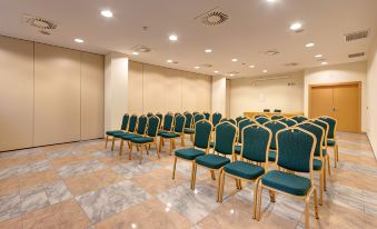 Ramada by Wyndham Valencia Almussafes