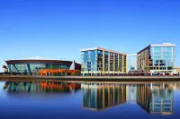 University Plaza Waterfront Hotel Hotel dekat Sky Zone Trampoline Park Stockton