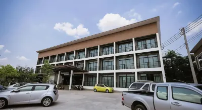 Pornsiri Hotel Sisaket Hotel berhampiran Wat Ban Sam