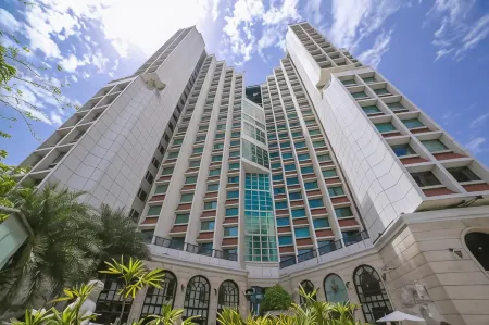 Hotel the Royal Plaza