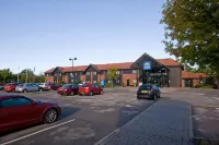 Days Inn by Wyndham Stevenage North - parking