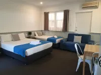 Squid's Ink Motel - Parking