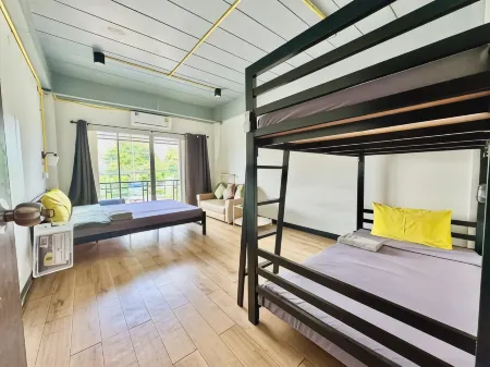 Best Bed Suvarnabhumi Hostel Отели рядом с достопримечательностью «Bangkok Flight Services»