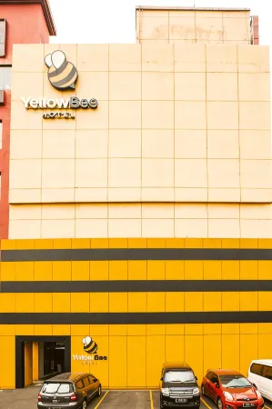 Yellow Bee Tangerang Отели в г. Тангеранг