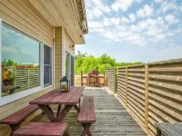 Charming Fair Harbor 3br steps to ocean, sunset view, WiFi, A/C, outdoor shower. Hotels in Fire Island