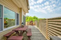 Charming Fair Harbor 3br steps to ocean, sunset view, WiFi, A/C, outdoor shower.