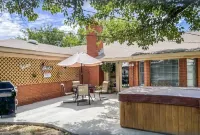 Scarlet Sunsets + Hot Tub + Game Suite + 5Br Sleeps 18 + Central Lbk