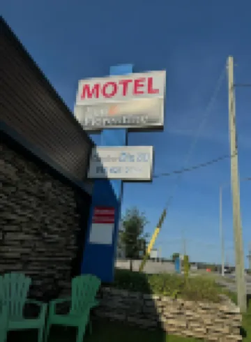 Complexe DIX80 Hotels in Antoine-Labelle Regional County Municipality