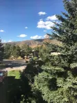 Newly renovated 1 BR located between Vail & Beaver Creek