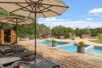 Onera Fredericksburg - Pools