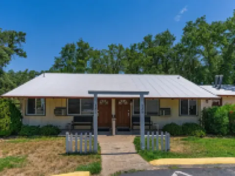 傑克遜品質酒店及套房 阿馬多爾縣酒店