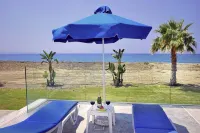 Blue - Beach Front Spectacular Villa Sleeps 10 - Villas
