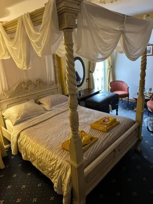 Cross Keys Hotel Chatteris فنادق في Fenland