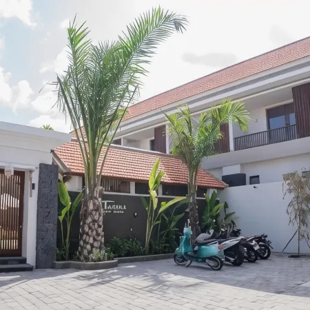 Tanaka Canggu Guesthouse Отели рядом с достопримечательностью «Пляж Берава»