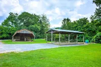 Charming Mountain Haven with Gas Fireplace and Fire Pit - Cozy Escape
