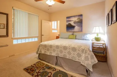 Lux 2/2 w/firepit 10 min from Sequoia Nat'l  Park & beside the Kaweah main fork