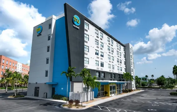 Tru by Hilton Florida City