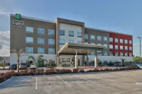 Holiday Inn Express & Suites Houston East - Beltway 8 Hotels in Houston