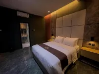 ABRIKI VILLAGE Hotels in Mojotengah