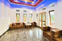 RedDoorz @ Gunari Guest House Merek Karo