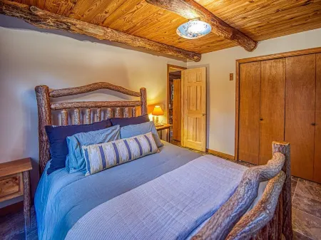 The Big Buffalo sleeps 15 with Hot Tub