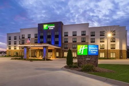 Holiday Inn Express & Suites Monroe