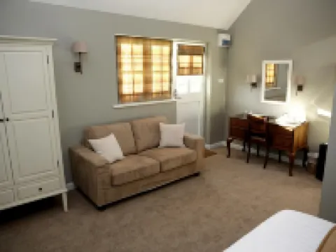 The Bull Inn Lodges Hotels in Cranbrook