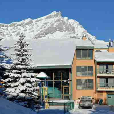 Douglas Fir Resort & Chalets Hotel Exterior