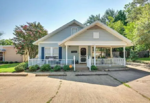 Steps to Downtown Canton & First Monday - Pet & Family Friendly Pack n Play