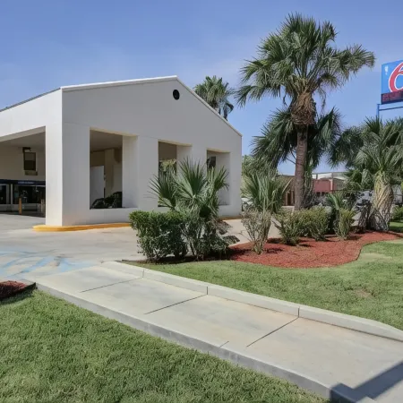 Motel 6 Laredo, TX - North I-35