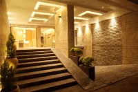 Sri Aadhish Grand Hotel - Parkplatz