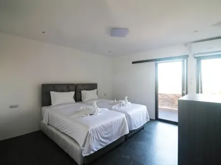 The Highland Park Resort Bogor Отели рядом с достопримечательностью «Base station Batugede YB1DNF»