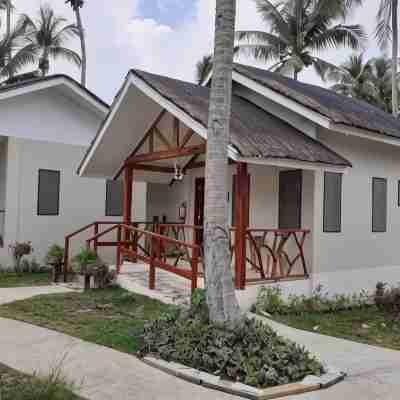D's Oceanview Beach Resort Hotel Exterior