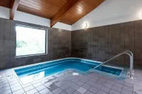 AmericInn by Wyndham Sturgeon Bay - Hot Tub
