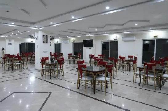 Grand Millennium Hotel Отели рядом со станцией Лахор Джанкшен