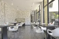 La Maison Royale - WESTLANDS - breakfast