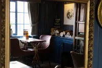 The Wheatsheaf Pub, Kitchen & Rooms - 3-Star