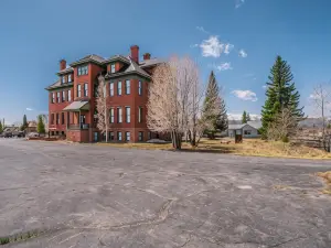 Papa's Place - Blocks from Downtown