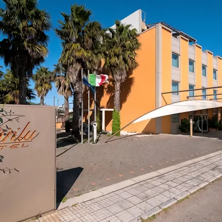Sanlu Hotel Hotels in Serrano