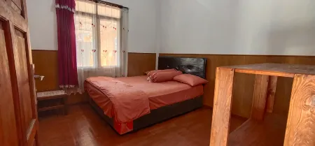 Villa Edelweiss Отели рядом с достопримечательностью «Cikahuripan Basecamp»