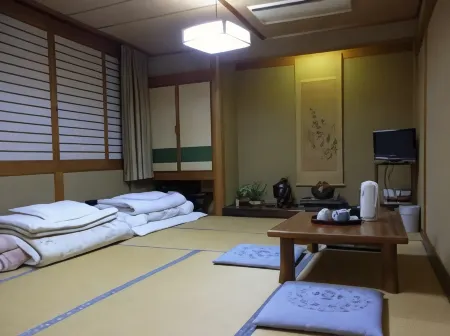 Izumi Ryokan Отели рядом со станцией JR Wadayama station