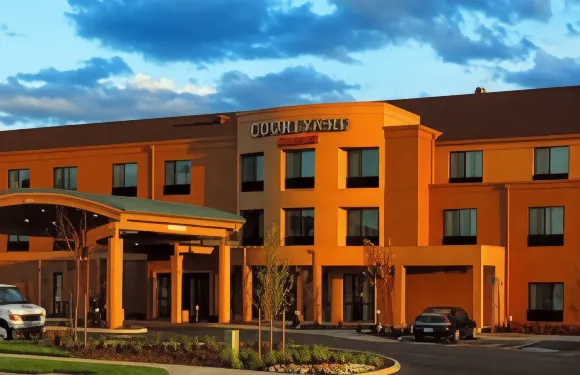 梅德福機場萬怡酒店