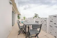 Spacious 4-bedroom with terrace and air-conditioned parking in Lattes Hotels in Lattes