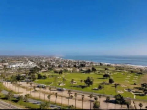 Oceanview home walking distance to beach, pier & short drive to downtown Ventura