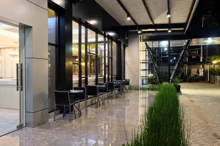 Loca Hotel Palangka Raya Отели в г. Langkai